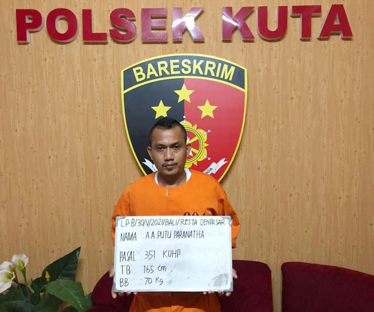 Tersulut Emosi Aduan Sang Anak, Seorang Bapak Aniaya Tukang Parkir di