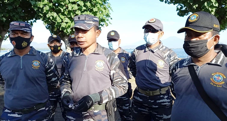 TNI AL Gelar 'Bersih Bersih Bali' di Pantai Pegametan Buleleng ...