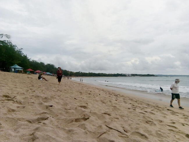 pantai kuta sepi