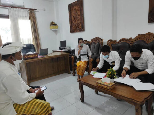 unit tipikor polres bangli saat turun di smkn 2 bangli