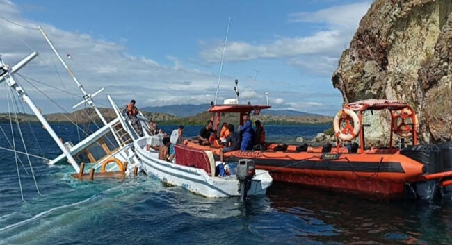 kapal wisata