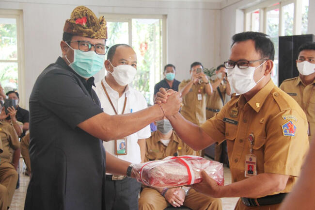 bagikan bendera