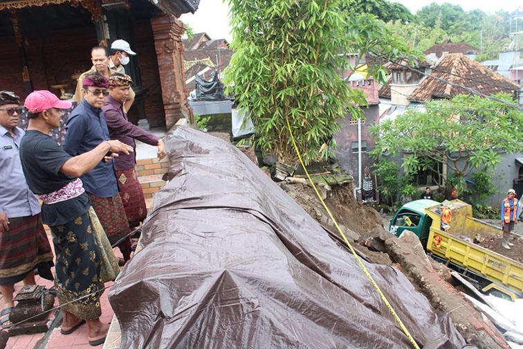 tembok pura