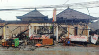 warung terbakar