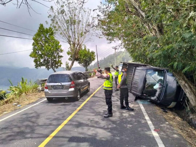 pickup terbalik